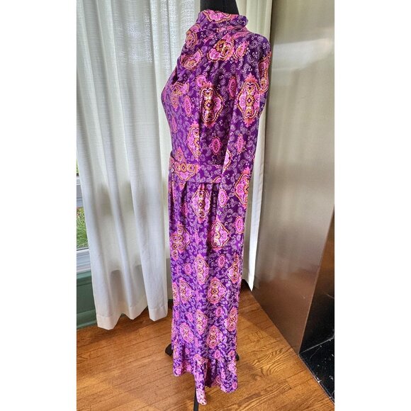 Vintage 70s dress, purple pink MOD paisley pattern, long sleeves, ruffled hem - Picture 4 of 10